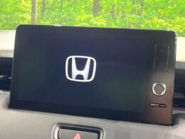 【大画面ナビ】人気の大型9インチナビを装備。存在感のある大画面はインパクト大！ナビ利用時のマップ表示は見やすく、テレビやDVDは臨場感がアップ！いつものドライブがグッと楽しくなります♪