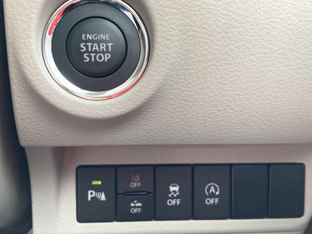 エンジンスイッチです。スタートもストップもボタンで操作できます。ふらつき警報機能、車線逸脱機能ついております。進路の乱れをブザー音によってしらせてくれます。