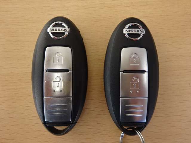 インテリジェントキーは、インテリジェントキーを携帯することにより、キーを取り出すことなく全ドア（バックドアを含む）の施錠・解錠やエンジンの始動ができます。