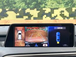 【パノラミックビューモニター】専用のカメラにより、上から見下ろしたような視点で360度クルマの周囲を確認することができます☆死角部分も確認しやすく、狭い場所での切り返しや駐車もスムーズに行えます。