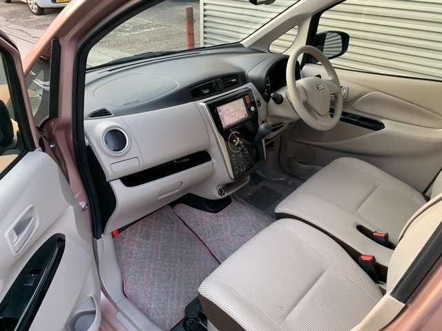 広々とした足元