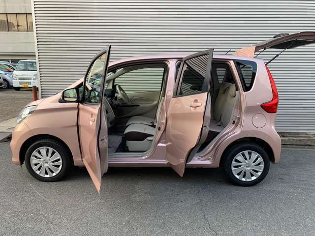 乗り降りし易い大きな開口部