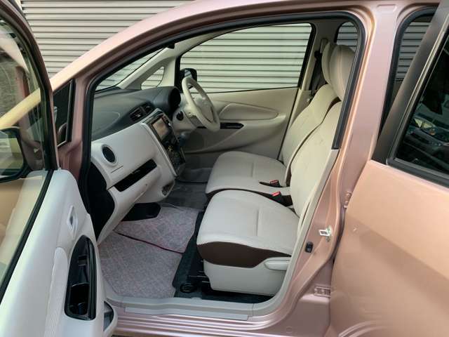 乗り降りし易い大きな開口部