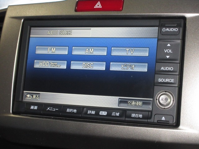 ナビゲーションはホンダ純正HDDナビナビを装着しております。AM、FM、CD、DVD再生、ワンセグTV、音楽録音再生がご使用いただけます。初めて訪れた場所でも安心ですね！