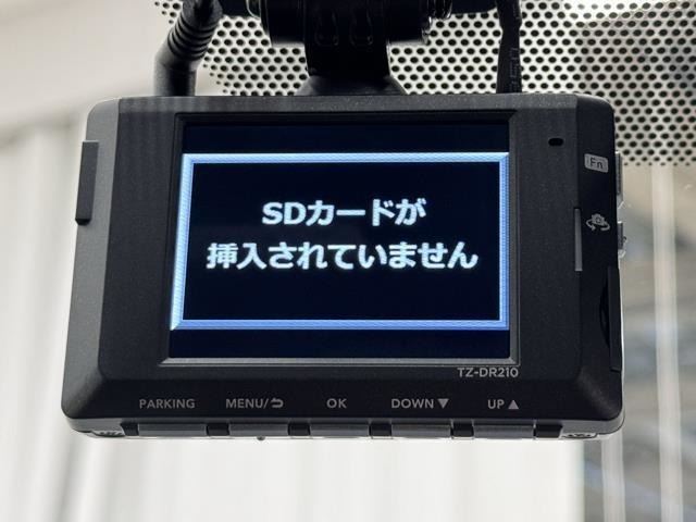 ドライブレコーダー装備してますよ。　思いでの記録や万が一の時の記録にも便利ですね。