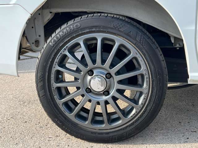 ディーラー店にて13年間の整備実績！国家2級整備士、国土交通省指定自動車検査員、中古自動車査定士等、整備に自信有ります！ボディも綺麗に磨きをかけて納車します！【無料電話　0078-6049-2125】