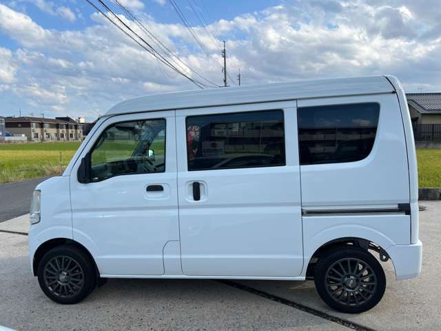 ディーラー店にて13年間の整備実績！国家2級整備士、国土交通省指定自動車検査員、中古自動車査定士等、整備に自信有ります！ボディも綺麗に磨きをかけて納車します！【無料電話　0078-6049-2125】