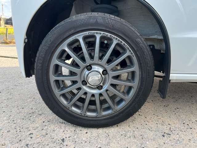 リフト＆タイヤチェンジャーも備えた、整備が自慢のお店です！｜お気軽にお問合せ下さい（＾＾♪【無料電話　0078-6049-2125】