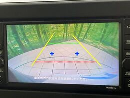 【バックカメラ】駐車時に後方がリアルタイム映像で確認できます。大型商業施設や立体駐車場での駐車時や、夜間のバック時に大活躍！運転スキルに関わらず、今や必須となった装備のひとつです！