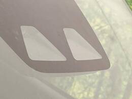 【スマートアシスト】走行中に前方の車両等を認識し、衝突しそうな時は警報とブレーキで衝突回避と被害軽減をアシスト。より安全にドライブをお楽しみいただけます。