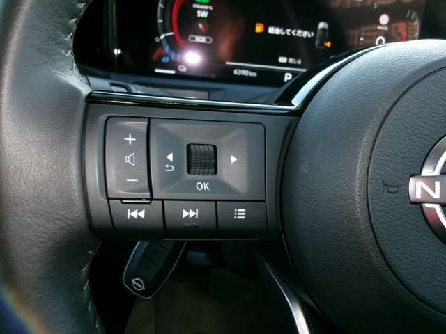 ハンドルにスイッチが付いてますので指先一つでオーディオ操作ができて大変便利です。