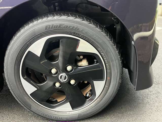純正のアルミホイールで足元すっきり
