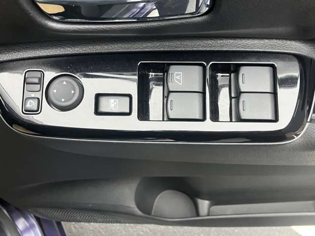 もちろん全席パワーウインド付き