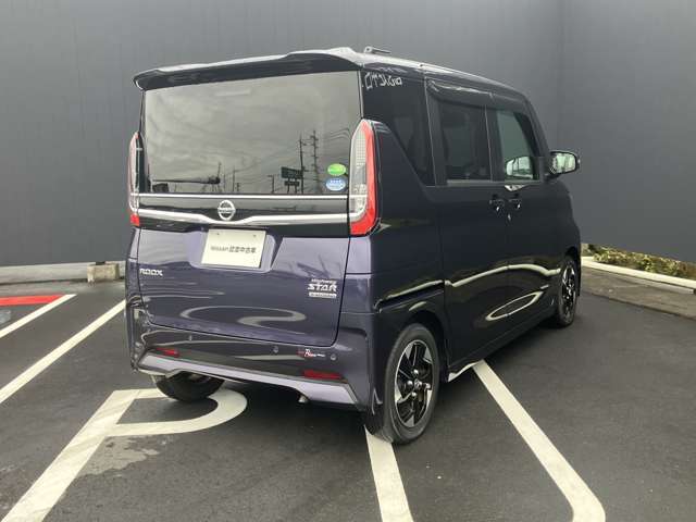 当社自慢のお車です。横にこの車のセールスポイントを、写真と説明でアピールしてあります！まずはご覧になってください。いろんなところをチェックできますよ。