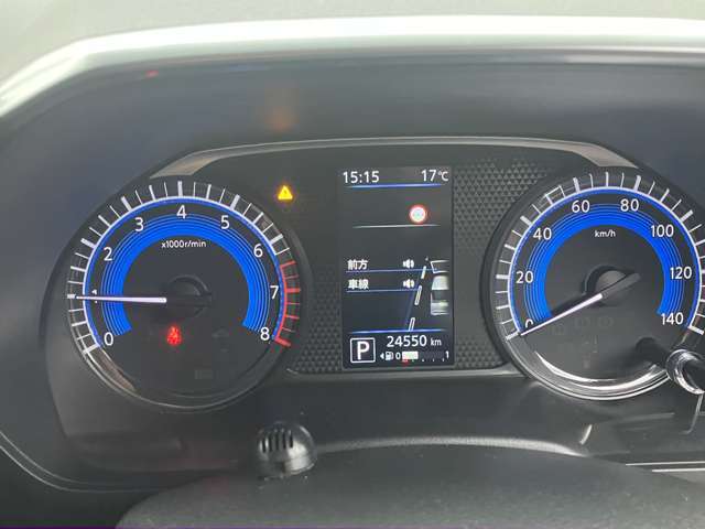 視認性の高いメーターで運転情報を的確に把握できます！