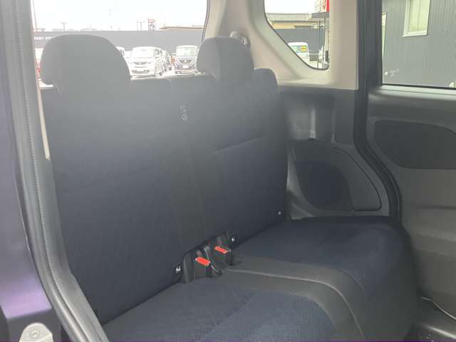 後席の足元も十分なスペースを確保。