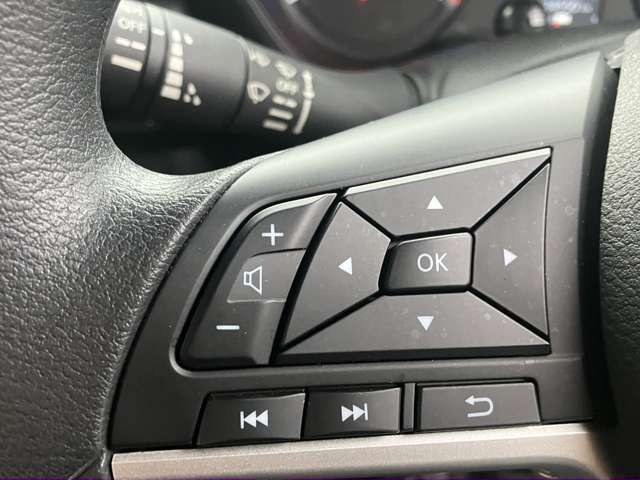 ハンドルスイッチでオーディオ操作が可能です。