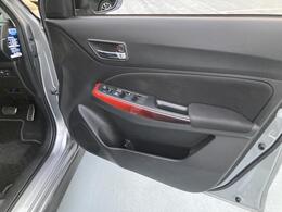 令和3年1月登録　スイフトスポーツ　2型　走行37，110km　左リアフェンダー周辺傷凹み　カーナビ　フルセグ　全方位モニター　衝突被害軽減ブレーキ後退時ブレーキサポート　前後・誤発進抑制機能