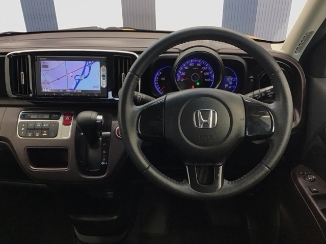運転しやすいインパネ周りです！見やすいレイアウトで快適なドライブをサポートします！