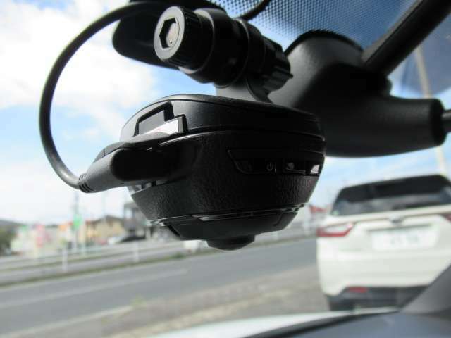 駐車録画機能付きのドライブレコーダーnが付いています！