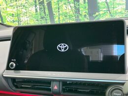 【12.3インチディスプレイオーディオ】スマートフォンと連携が可能な大画面ディスプレイオーディオです。スマートフォンのナビ機能を使用したり、Bluetooth接続で音楽もお楽しみいただけます！