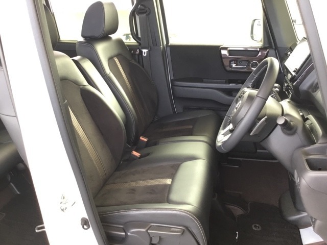 シート表皮は専用のクリーナーできれいにクリーニングしていて清潔です。