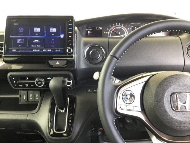 ドライブの必需品。見やすい・使いやすいHonda純正のメモリーナビを搭載。