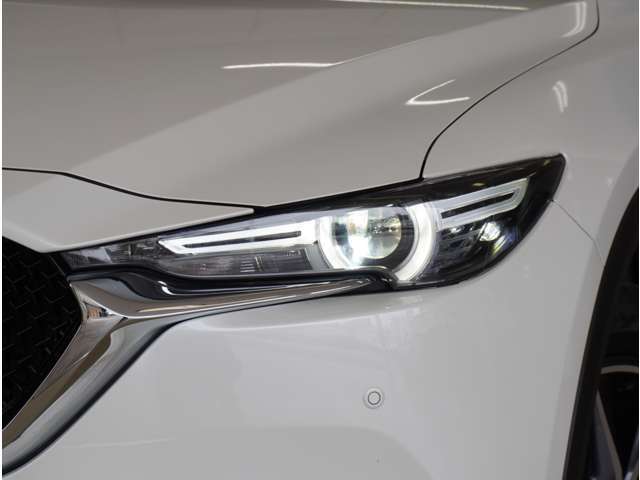 【LEDヘッドライト】省電力で長寿命の明るく運転しやすいLEDヘッドランプです。明るく照らすので暗い夜道からお客様を守ってくれます。お近くの広島マツダまでお越しください。
