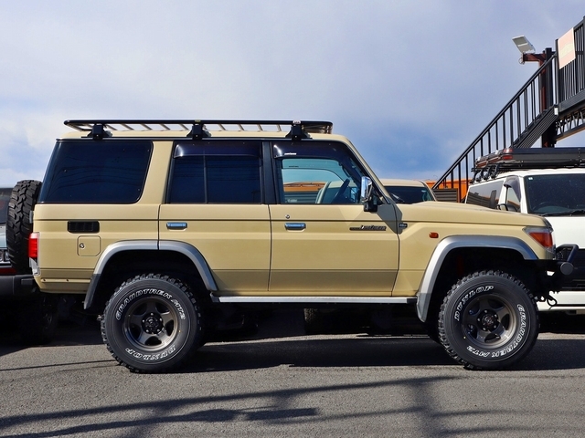 トヨタ ランドクルーザー70 4.0 4WD 2015年 2.7万キロ (神奈川県