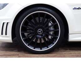 純正オプションのPerformance専用19インチアルミホイール装備！！