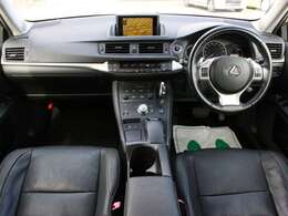 すっきりとしたCTらしいデザインのダッシュ回り！フロントビューの視認性もよく運転しやすいと思います★