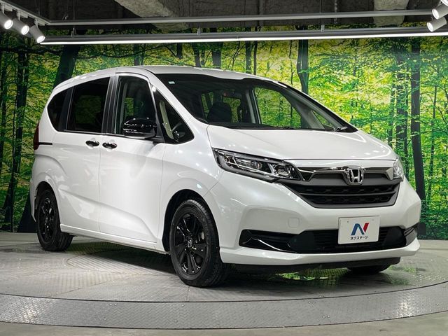 大好評のボディコーティング「弾スプラッシュコート」もご納車までに施工可能。通常のガラスコートと異なる、耐久年数6年の無機質ガラスコーティングが、ボディをキレイな状態に保ってくれます。