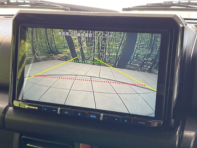 【バックカメラ】駐車時に後方がリアルタイム映像で確認できます。大型商業施設や立体駐車場での駐車時や、夜間のバック時に大活躍！運転スキルに関わらず、今や必須となった装備のひとつです！