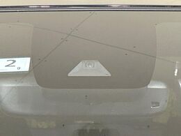 【トヨタセーフティセンス】走行中に前方の車両等を認識し、衝突しそうな時は警報とブレーキで衝突回避と被害軽減をアシスト。より安全にドライブをお楽しみいただけます。