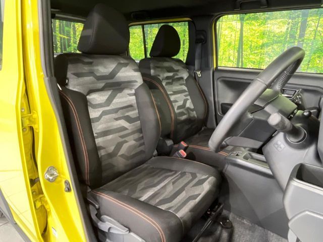 運転席シート廻りは使用感も少なく、良好な状態となっています。丁寧に使われていたことがよくわかりますね。
