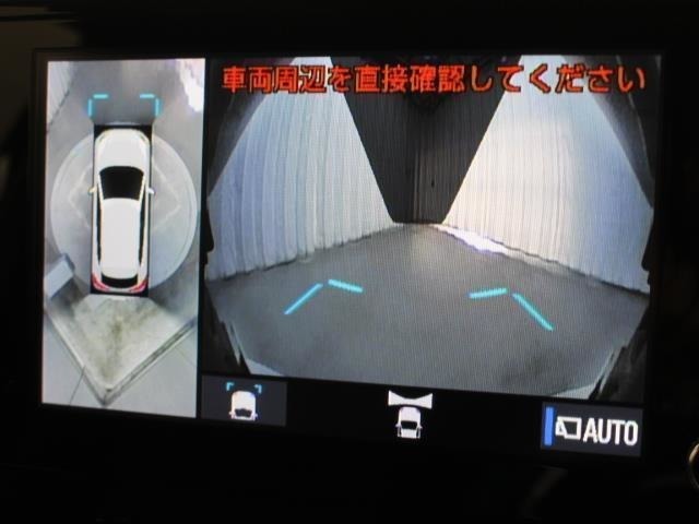 車両を上から見たような映像をナビ画面に表示するパノラミックビューモニター。運転席からの目視だけでは見にくい、車両周辺の状況をリアルタイムでしっかり確認できます。