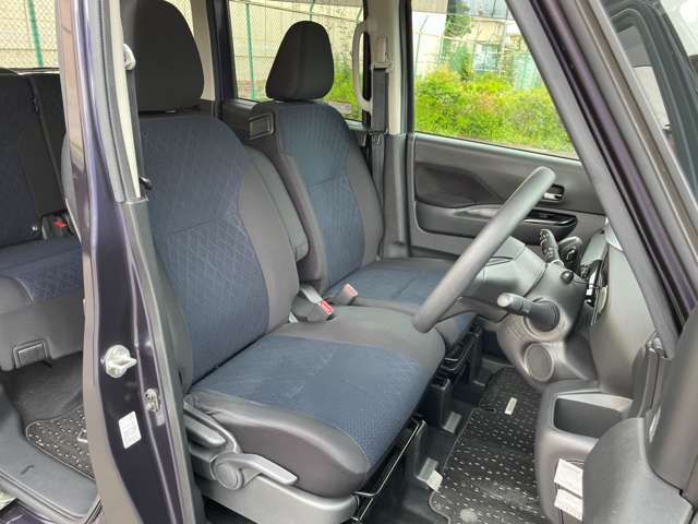 ◆【運転席】座り心地が良いシートなので長時間の運転でも快適にお過ごしいただけます。新品のフロアマットのご注文も可能です。