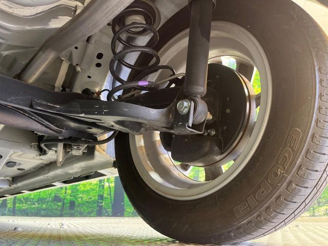 お車を安心してお乗りいただく為には、足回りの定期点検が欠かせません。サービスサポート（有償保証）では無料点検もご提供しており、安心のカーライフをお過ごしいただけるサポート体制が整っています。