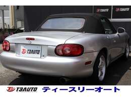外装に目立つ大きな傷、ヘコミも無くとてもキレイです。当店では別途で加修費が発生しないように目立つキズなど有る車輌は事前に加修して展示しております。