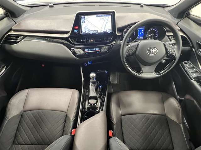 走る楽しさを持ったSUV！TNGAプラットフォームを採用していて、ハンドリングに定評があります！ハイブリッド車なので、静粛性があり、とても静かで快適！