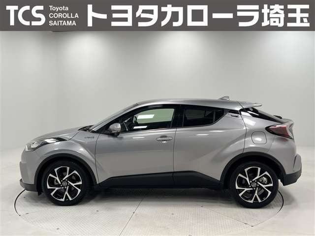 後席ガラスにフィルムが貼られております！直射日光の緩和とプライバシー保護にも役立ちます！フロントガラスに傷がありますので、納車前の点検時にフロントガラス交換させていただきます！
