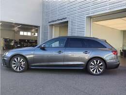 アウディの美学を追究したそのシルエットは、エレガントとダイナミクスを融合。しかも、ボディの随所に施されたエア口ダイナミクスにより走行性能、燃費、静粛性をも向上させています。