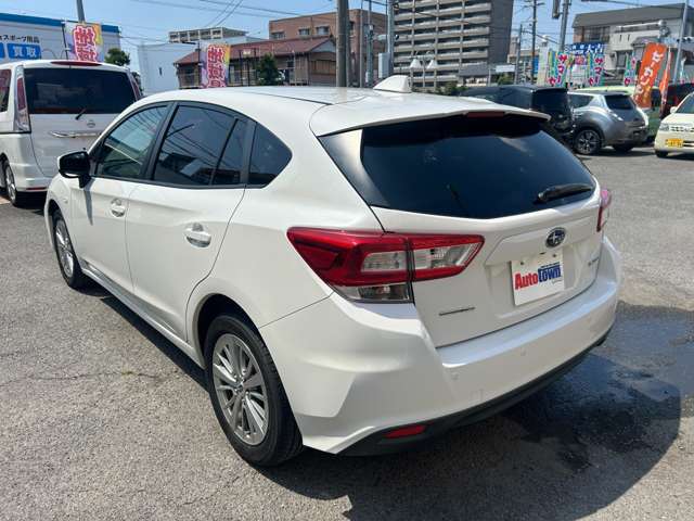 オートタウンでは無料の保証を強化！納車後1ヵ月間走行距離無制限保証です。また別途有料になりますが、2年間の走行無制限保証もご準備しております。お客様のライフスタイルに合わせてお選びいただけます。