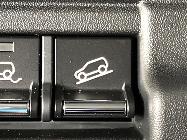 【ダウンヒルアシスト】急な坂道を下るときに自動でブレーキを制御、一定の低速度を保ちます。雪道や悪路など滑りやすい路面の下り坂でもタイヤがロックしないから安心！ハンドル操作に集中できます！