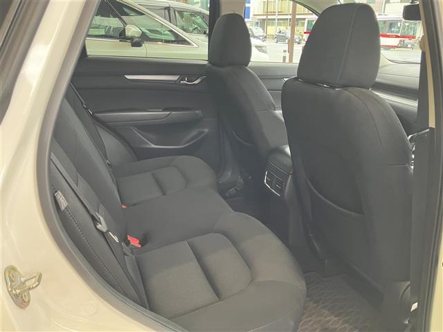 ボディのガラスコーティング施工も好評受付中です！超撥水の効果は3年以上♪メンテナンスは水洗いのみ♪その他カスタマイズやアフターパーツ取り付けなどもご相談ください。