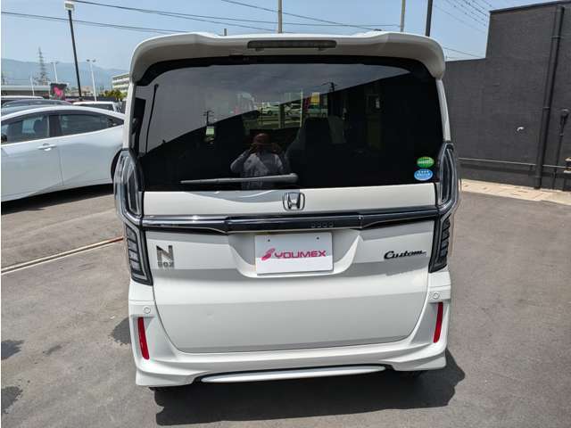 バックカメラ装備で車庫入れも安心です。