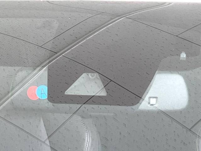 【トヨタセーフティセンス】走行中に前方の車両等を認識し、衝突しそうな時は警報とブレーキで衝突回避と被害軽減をアシスト。より安全にドライブをお楽しみいただけます。