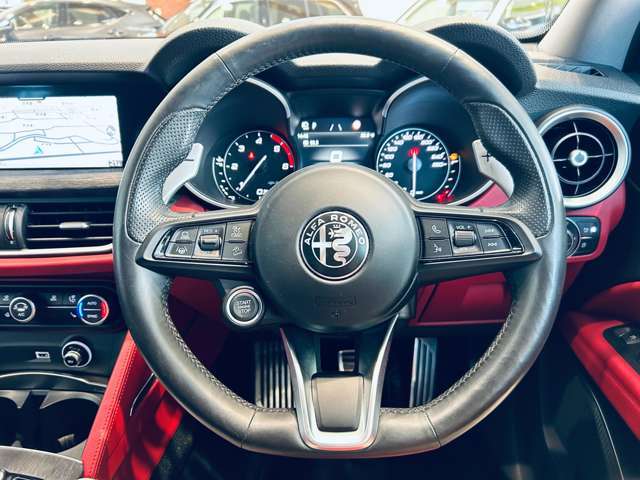 安心してカーライフを始めていただく事ができるよう、納車前にディーラー整備工場もしくは熟練メカニックが在籍する整備工場にて点検を行ない、必要な整備を実施致します。