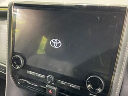 【14インチディスプレイオーディオ】スマートフォンと連携が可能な大画面ディスプレイオーディオです。スマートフォンのナビ機能を使用したり、Bluetooth接続で音楽もお楽しみいただけます！