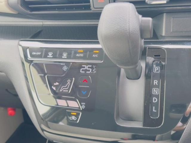 WECARSの展示場では実際に見て、触ってお車をお選びいただけます！知識の豊富な営業スタッフが様々なカーライフをご提案いたします！